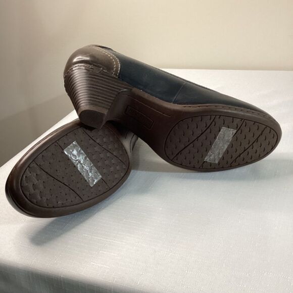 Cobb Hill Navy and Gray Leather Pump with stacked heel Size 7 - Picture 10 of 12